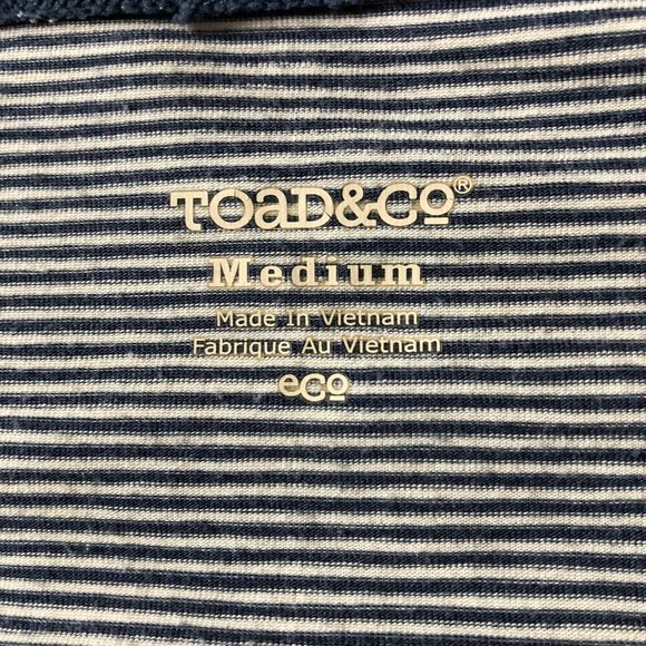 Blue & White yoga t-shirt with hip zipper pocket - Picture 4 of 4